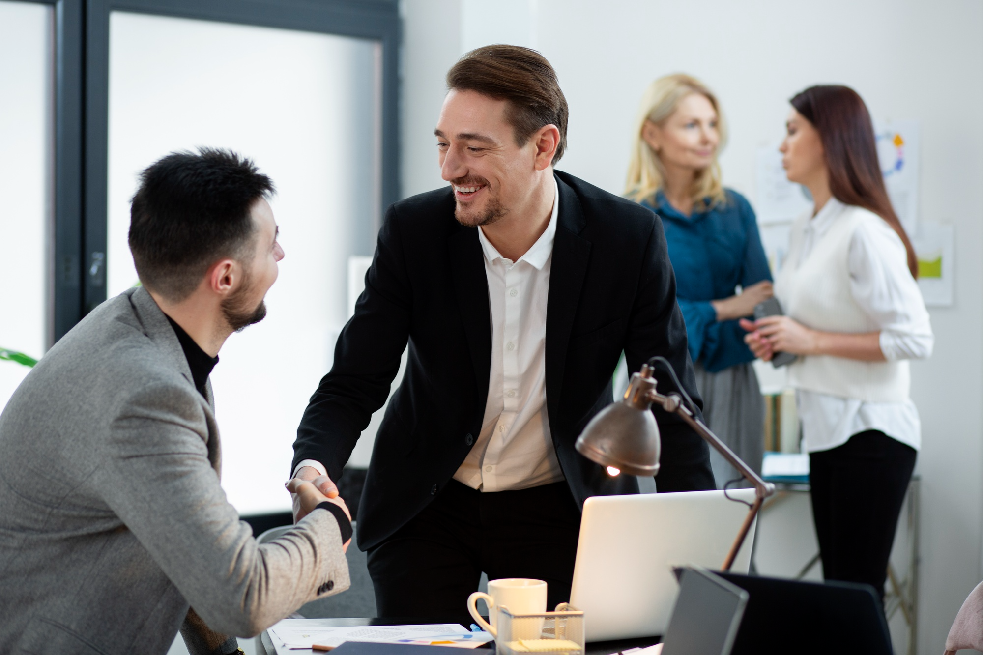 BestFollows customers collaborating in an office